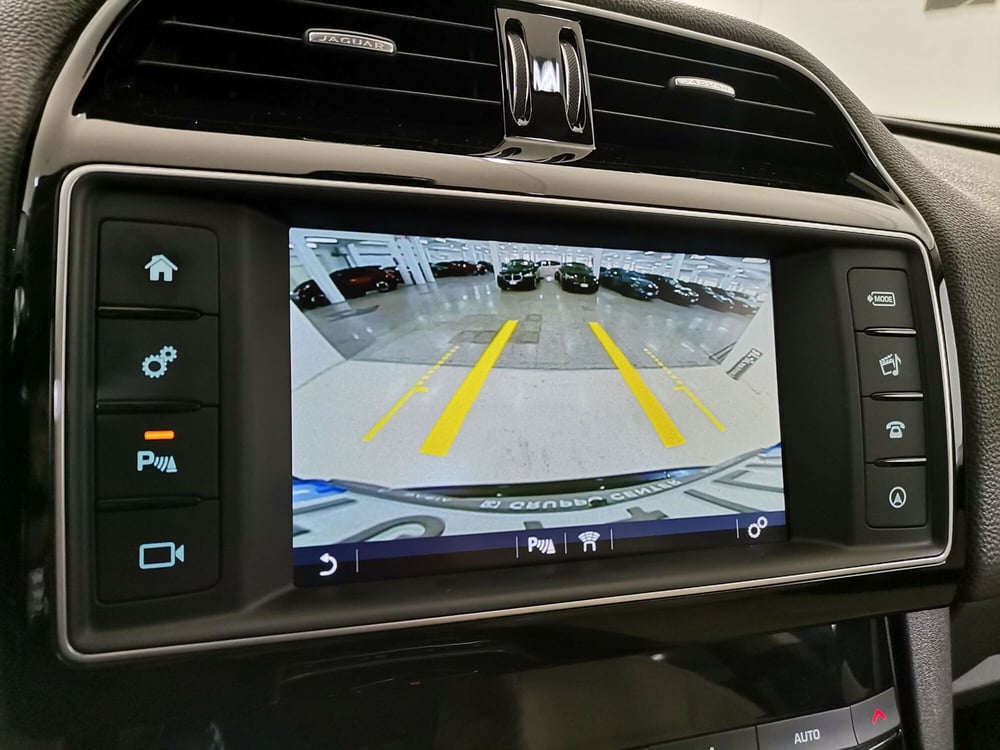 Jaguar F-Pace usata a Salerno (11)