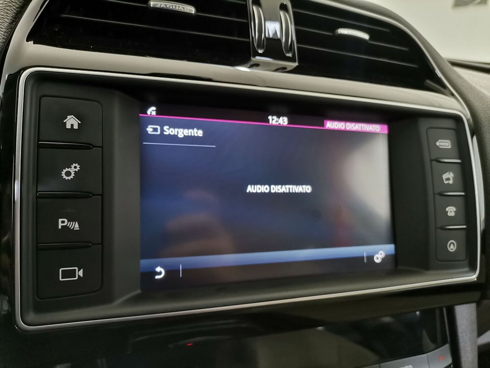 Jaguar F-Pace usata a Salerno (12)