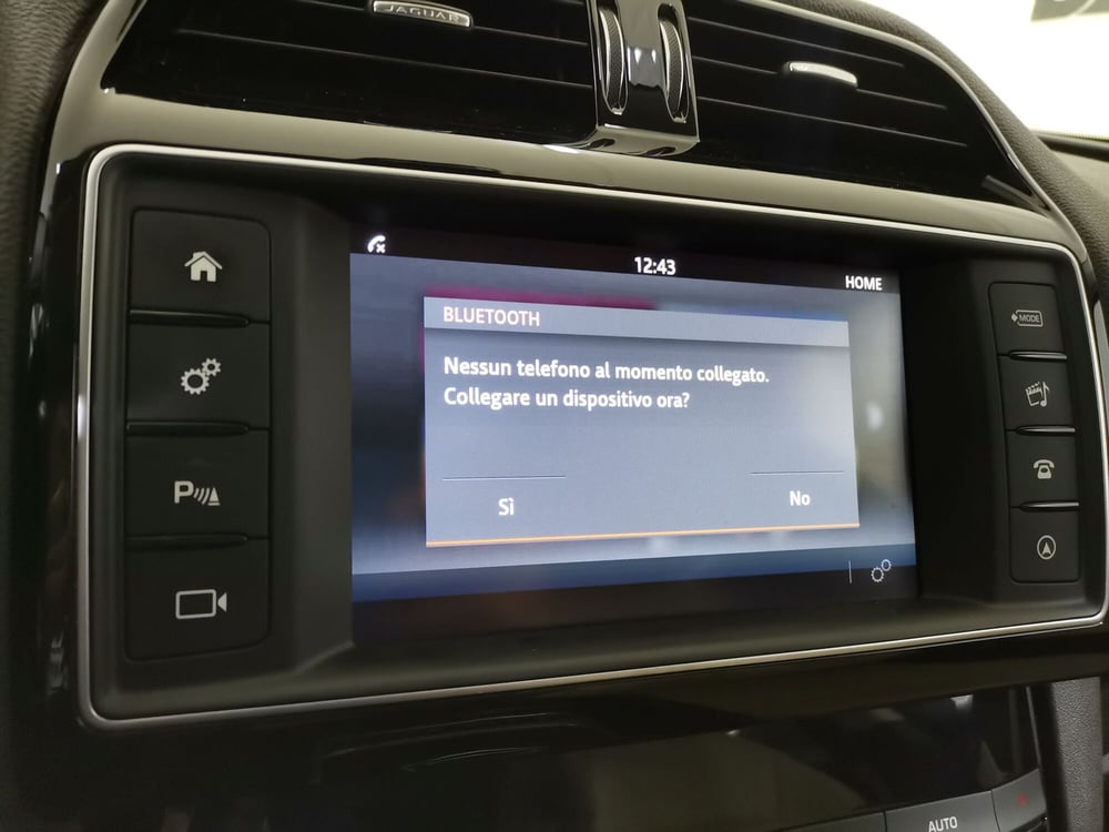 Jaguar F-Pace usata a Salerno (13)