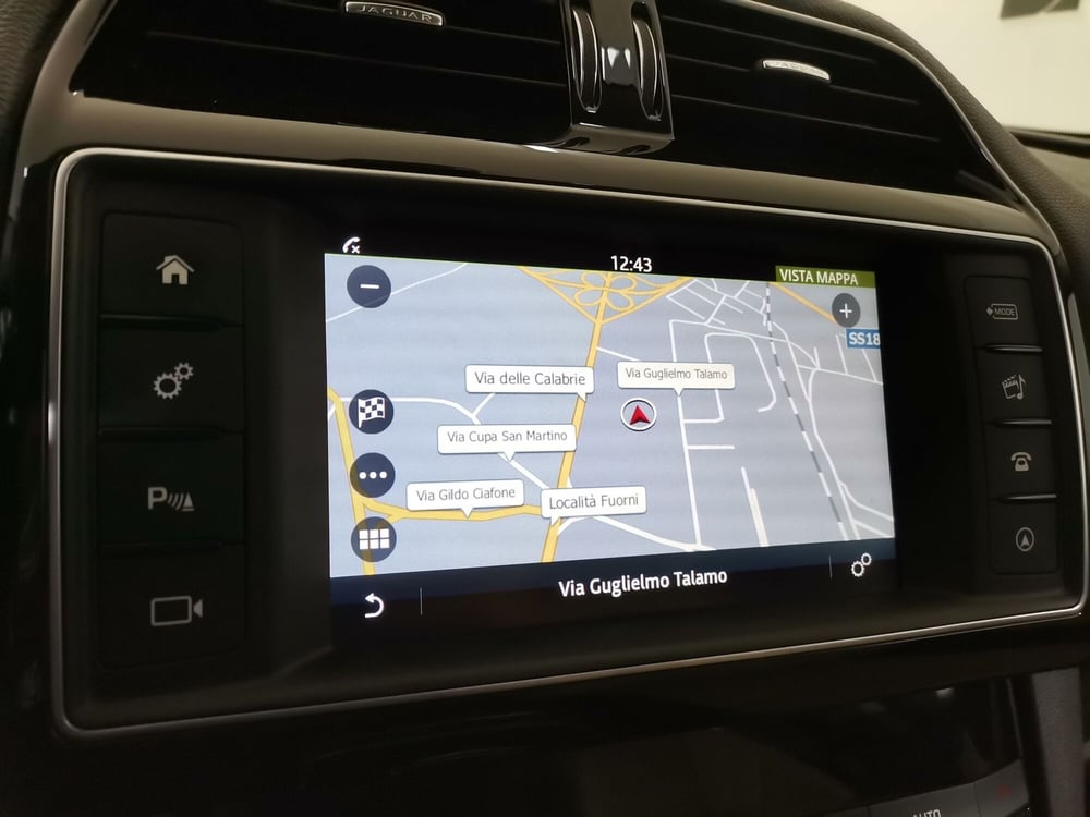 Jaguar F-Pace usata a Salerno (14)