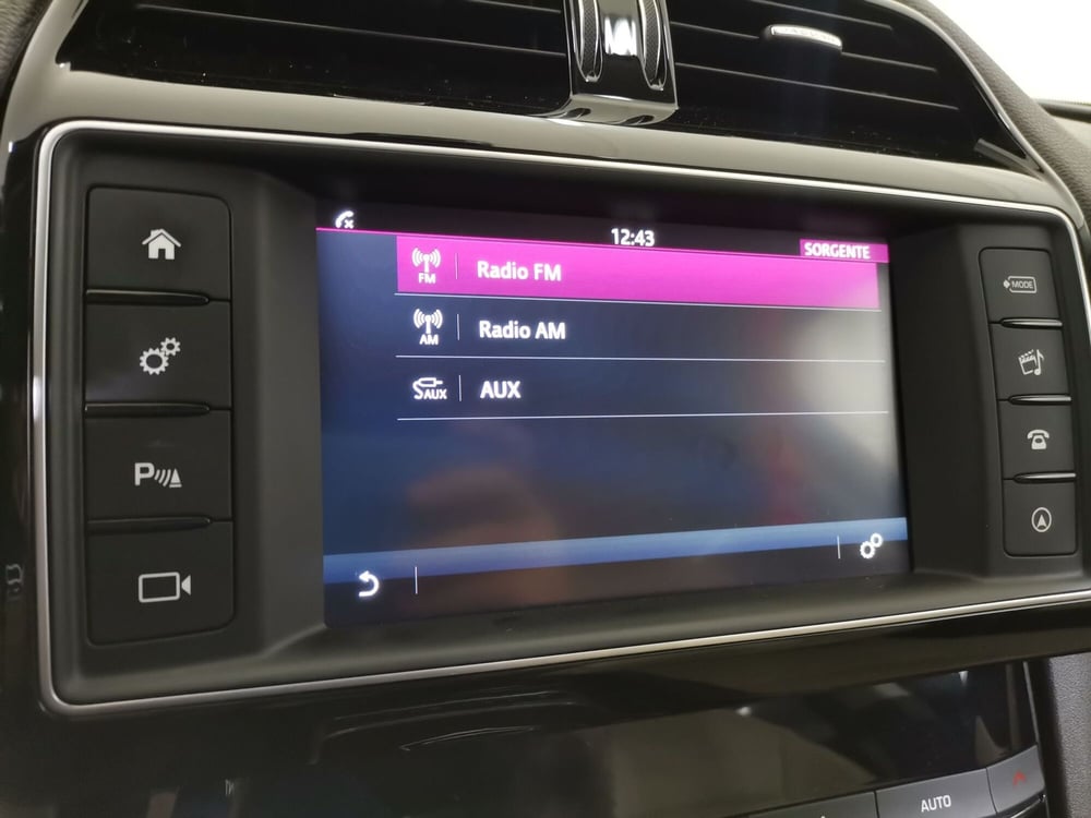 Jaguar F-Pace usata a Salerno (15)