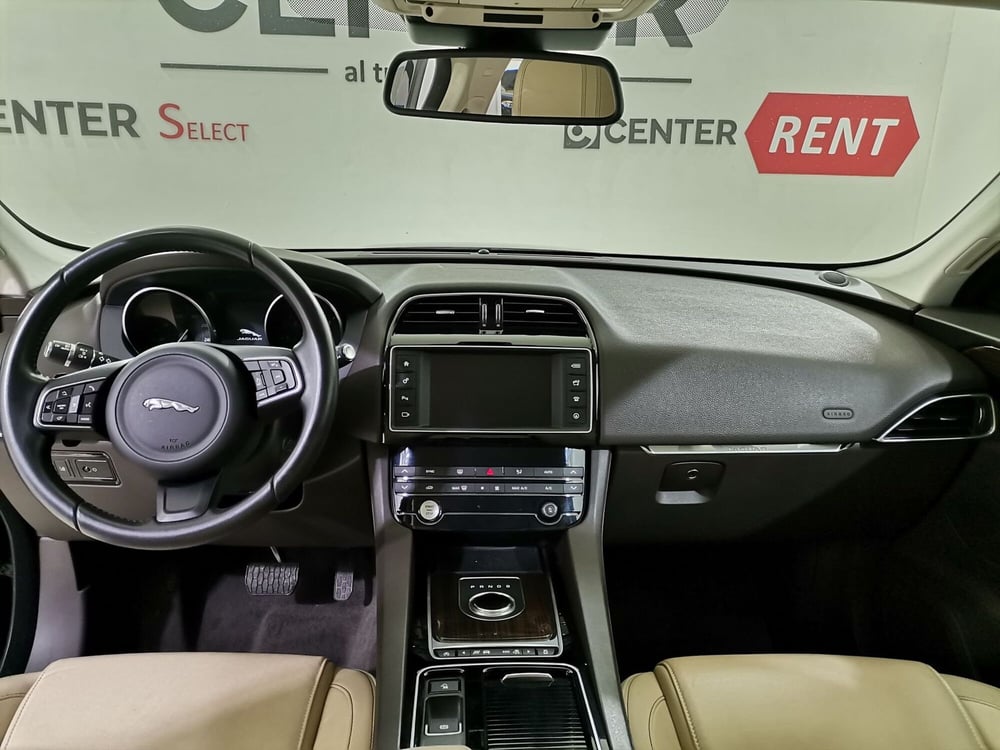 Jaguar F-Pace usata a Salerno (7)