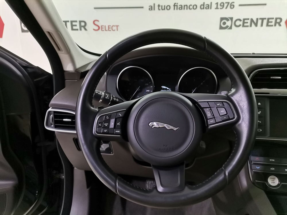 Jaguar F-Pace usata a Salerno (8)