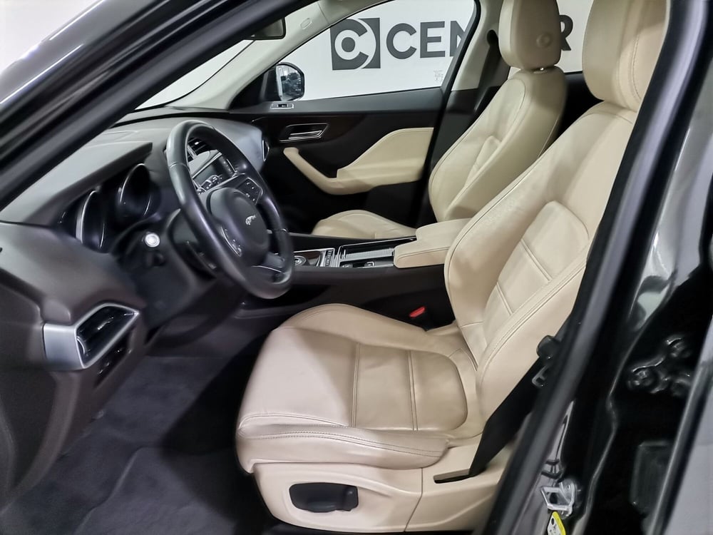 Jaguar F-Pace usata a Salerno (9)