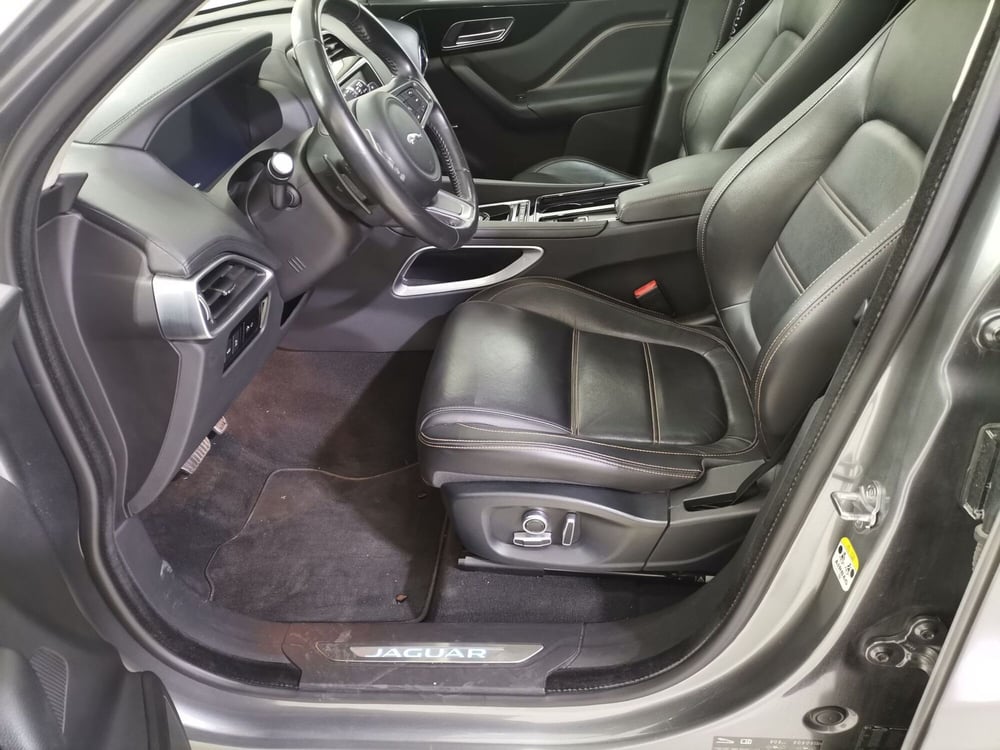 Jaguar F-Pace usata a Salerno (10)