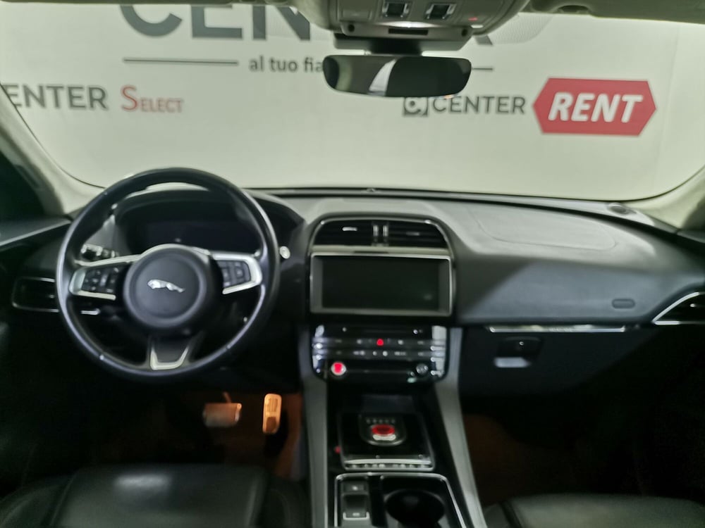 Jaguar F-Pace usata a Salerno (7)