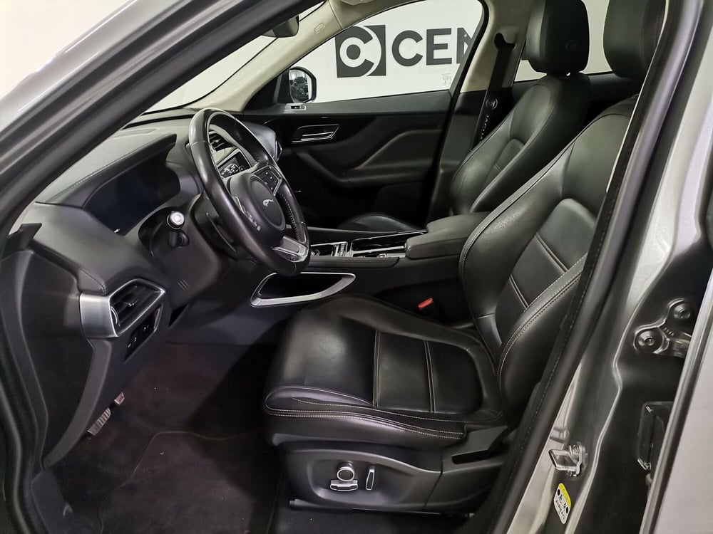 Jaguar F-Pace usata a Salerno (8)