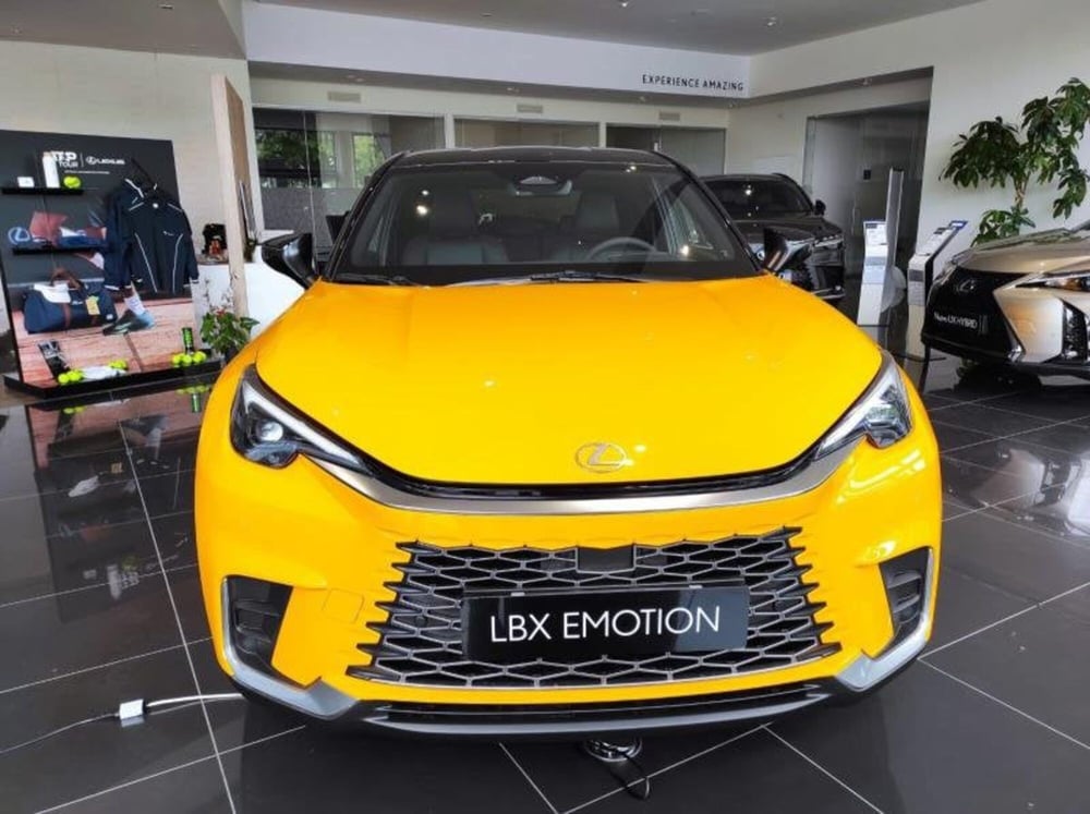 Lexus LBX nuova a Perugia (11)