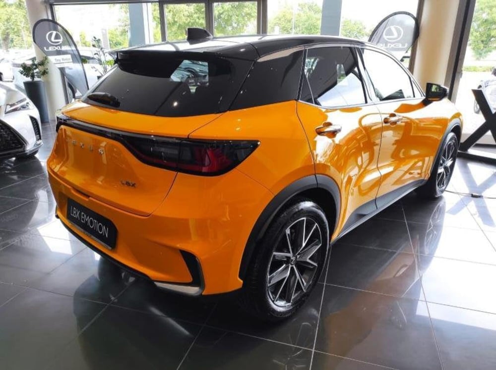 Lexus LBX nuova a Perugia (13)