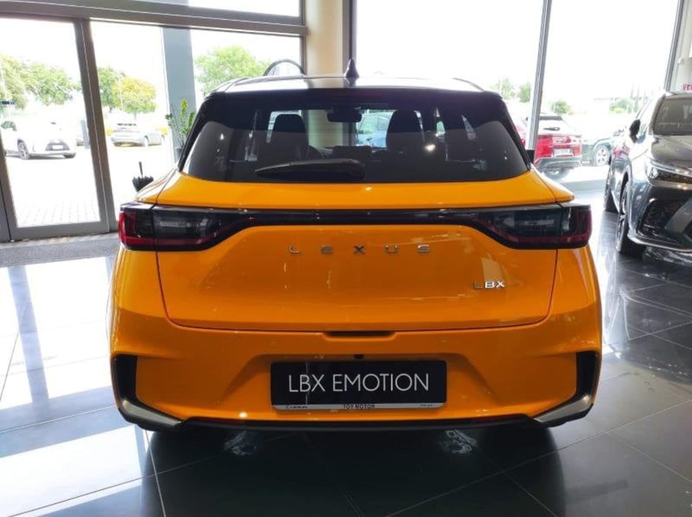 Lexus LBX nuova a Perugia (14)