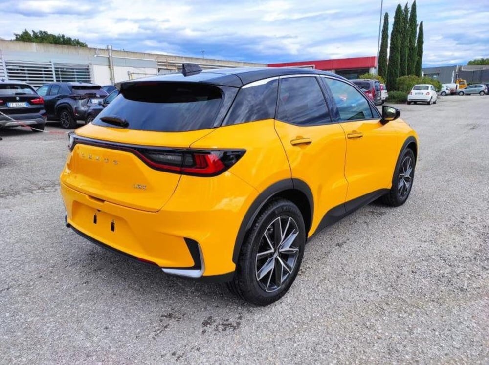 Lexus LBX nuova a Perugia (4)