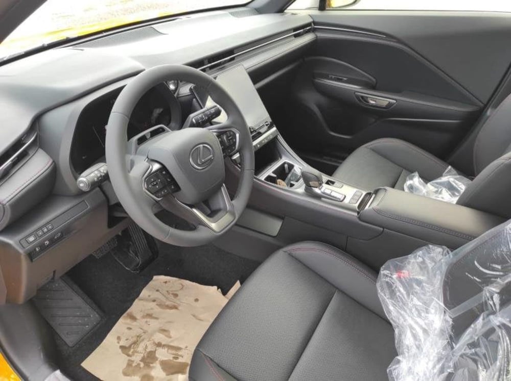 Lexus LBX nuova a Perugia (9)