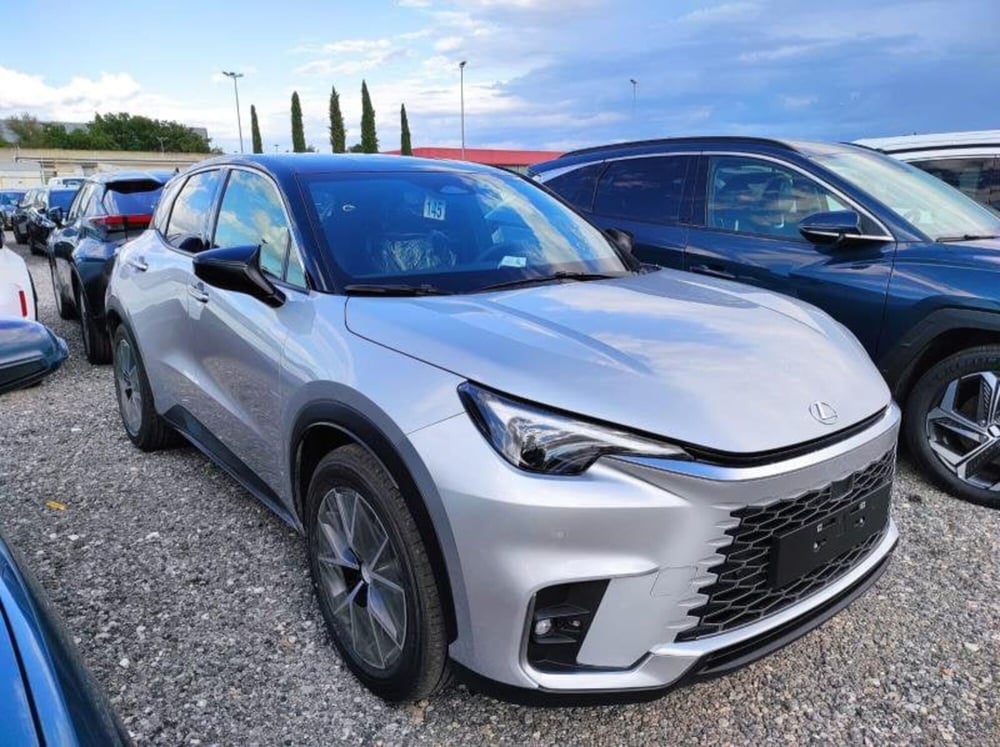 Lexus LBX nuova a Perugia (3)