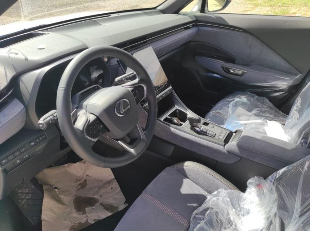 Lexus LBX nuova a Perugia (7)