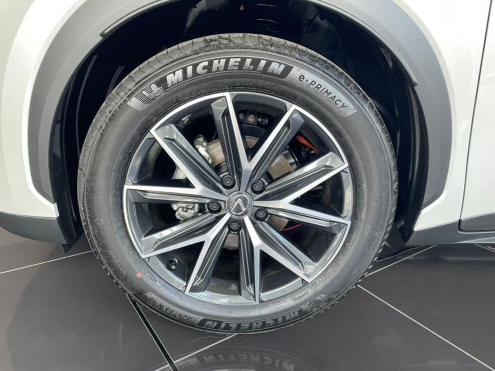 Lexus LBX nuova a Perugia (10)