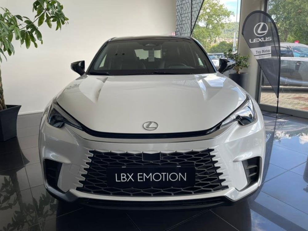 Lexus LBX nuova a Perugia (2)