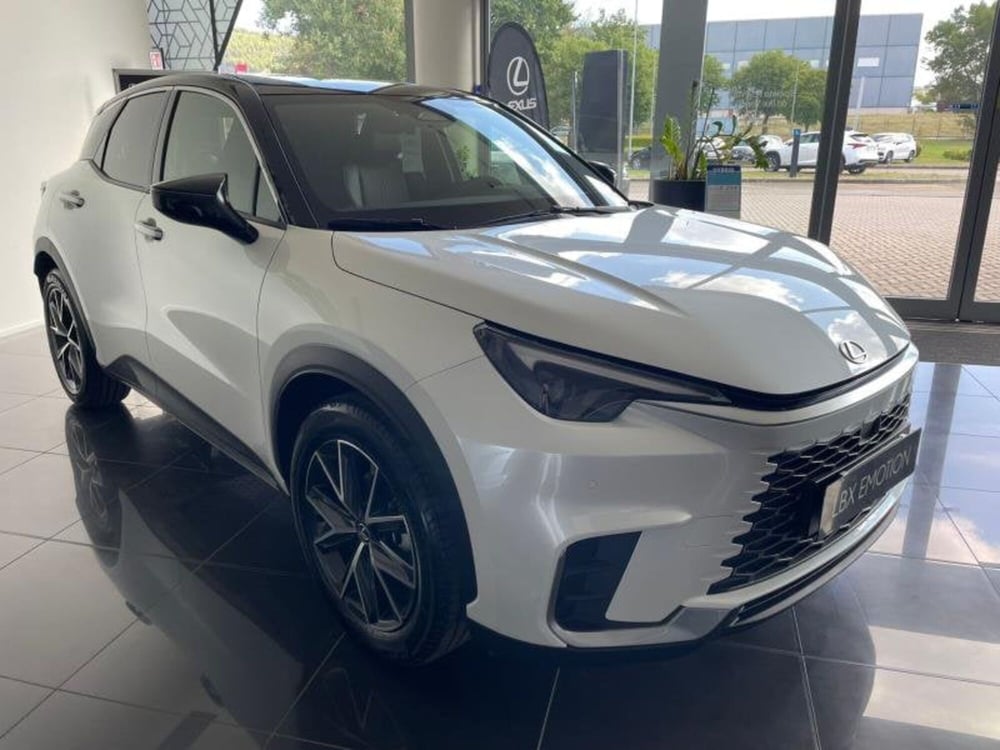 Lexus LBX nuova a Perugia (3)