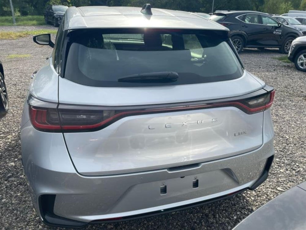 Lexus LBX nuova a Perugia (6)