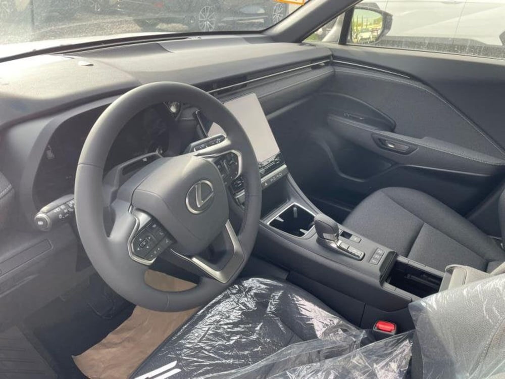 Lexus LBX nuova a Perugia (8)