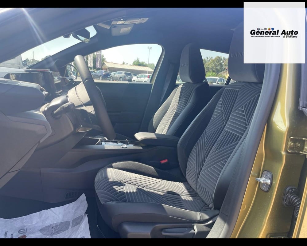 Lancia Ypsilon nuova a Lucca (8)