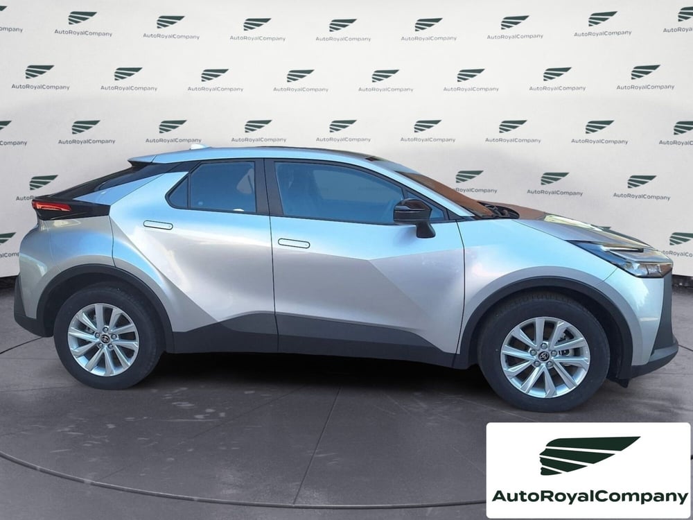 Toyota Toyota C-HR nuova a Roma (7)