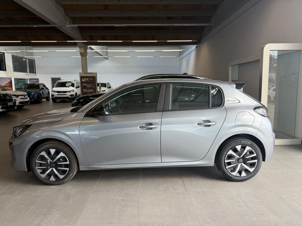 Peugeot 208 nuova a Latina (3)