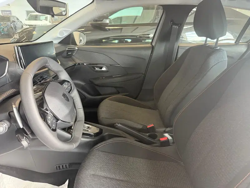 Peugeot 208 nuova a Latina (7)
