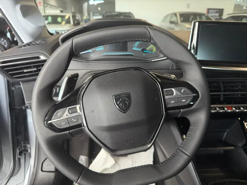 Peugeot 208 nuova a Latina (8)