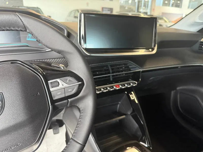Peugeot 208 nuova a Latina (9)