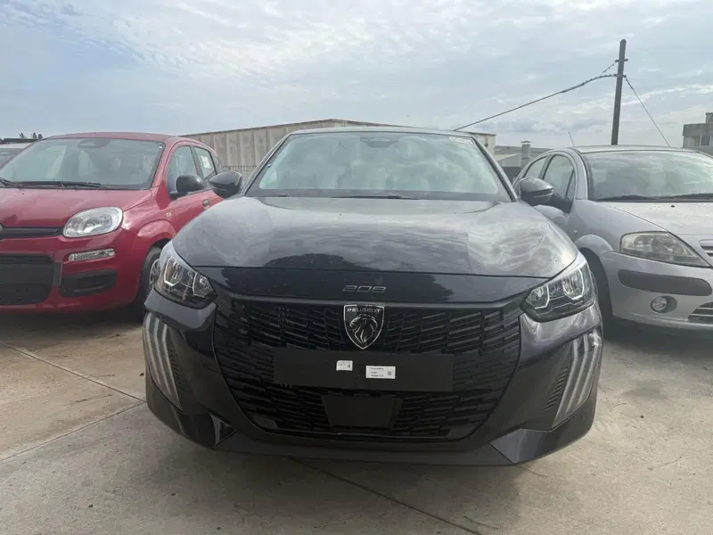 Peugeot 208 nuova a Latina (2)
