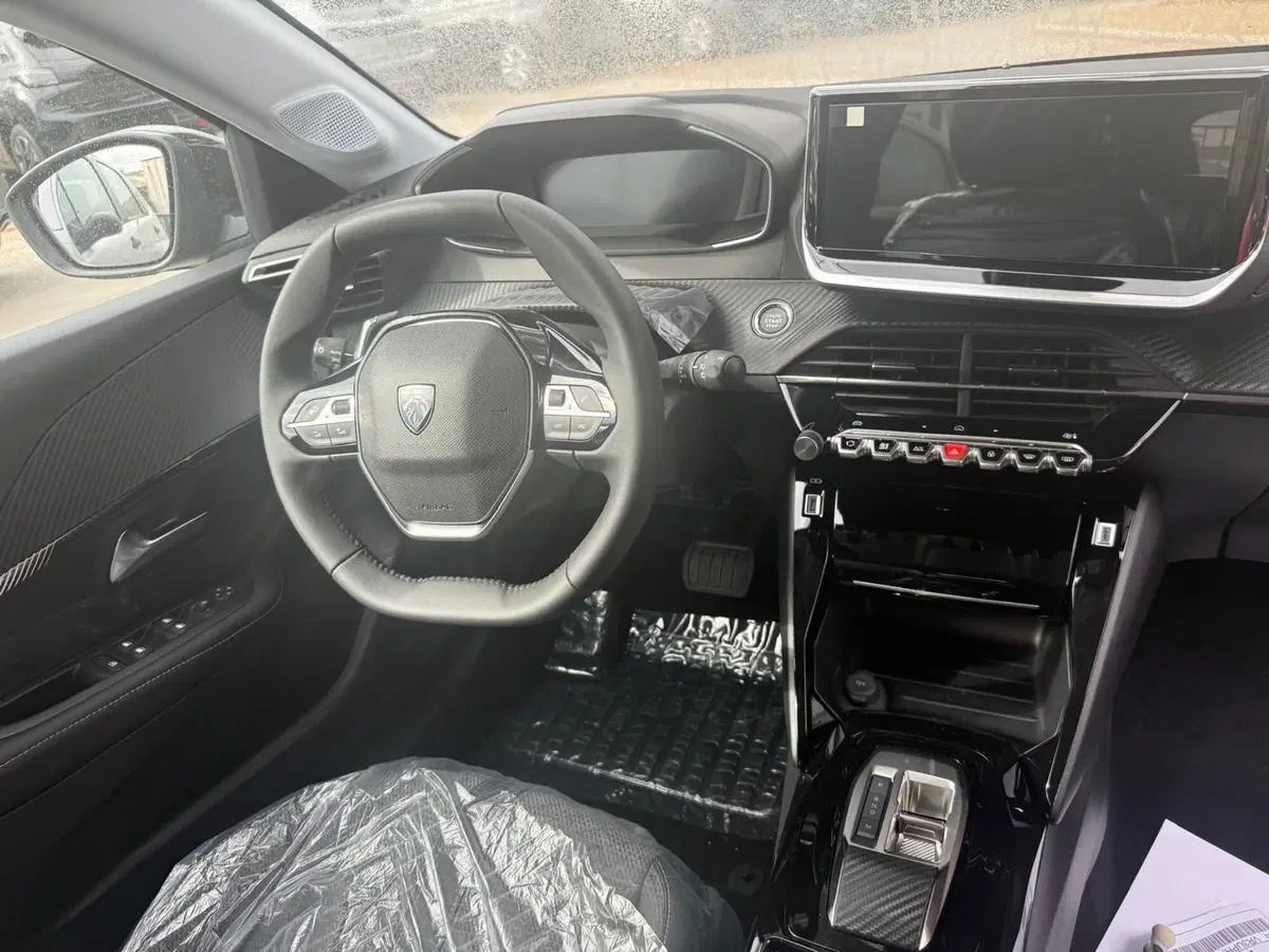 Peugeot 208 nuova a Latina (4)