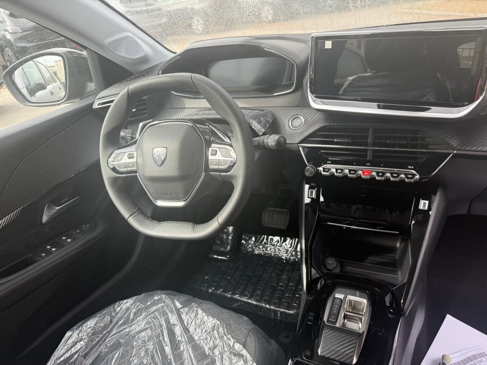 Peugeot 208 nuova a Latina (4)