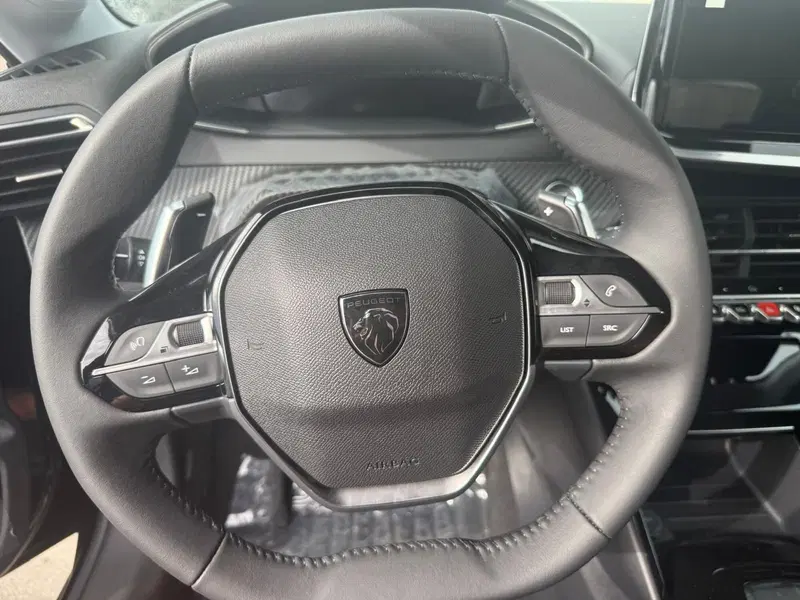 Peugeot 208 nuova a Latina (5)