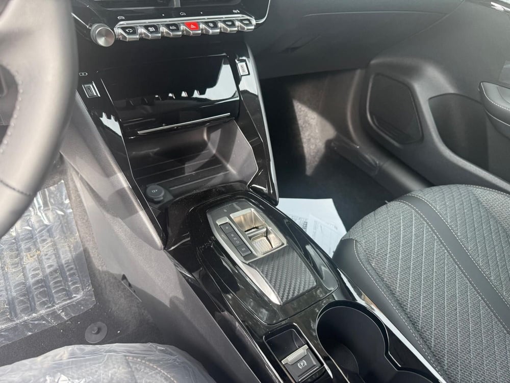 Peugeot 208 nuova a Latina (6)