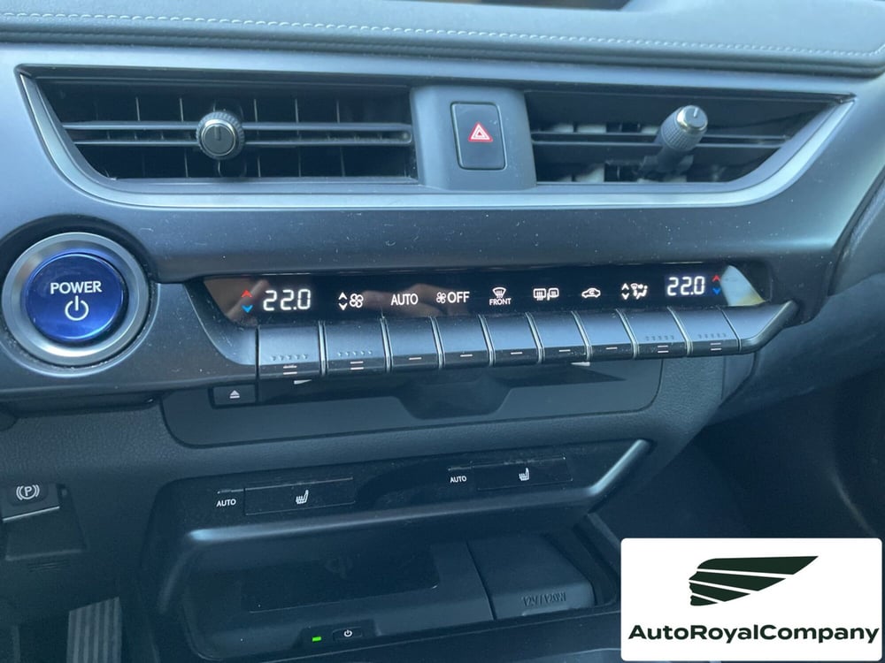 Lexus UX usata a Roma (17)