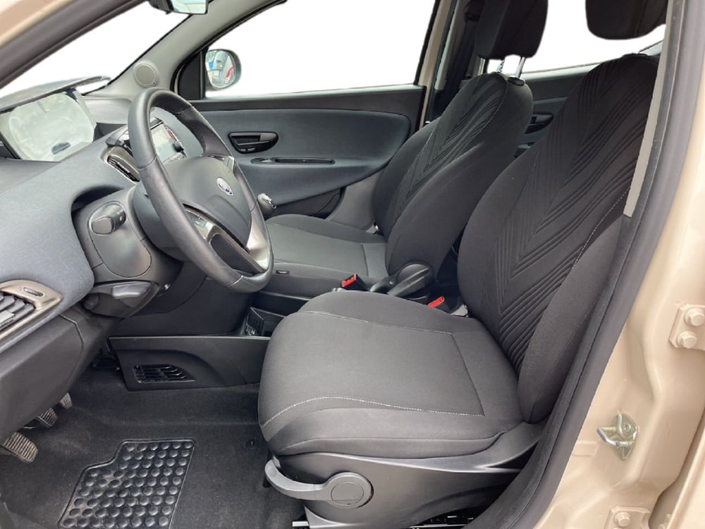 Lancia Ypsilon usata a Torino (10)