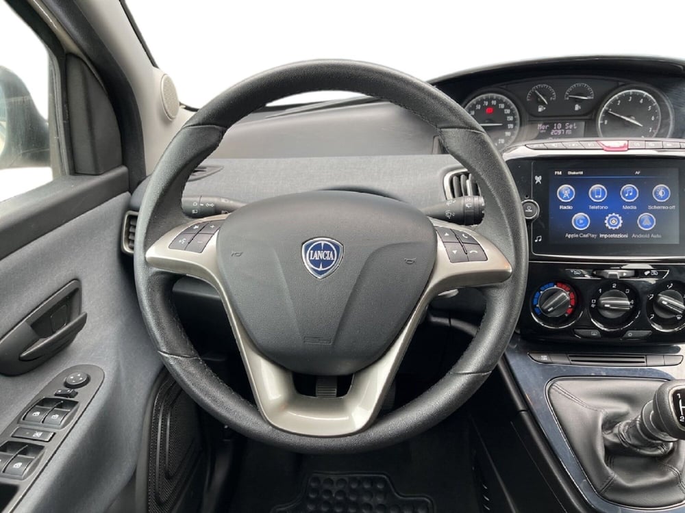 Lancia Ypsilon usata a Torino (12)