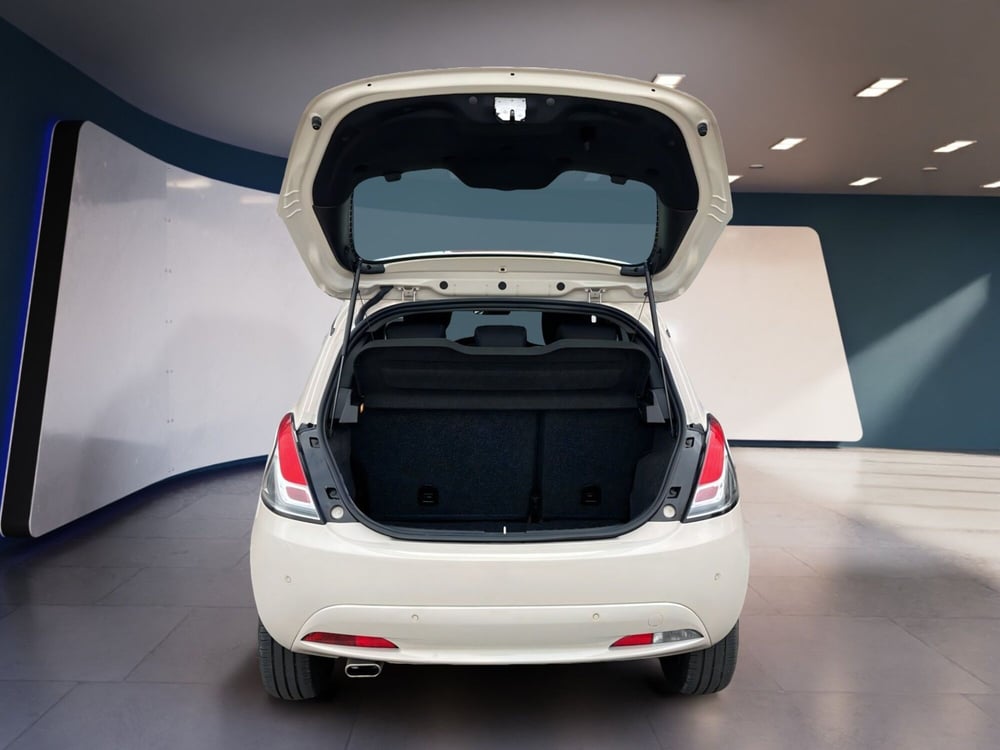 Lancia Ypsilon usata a Torino (7)