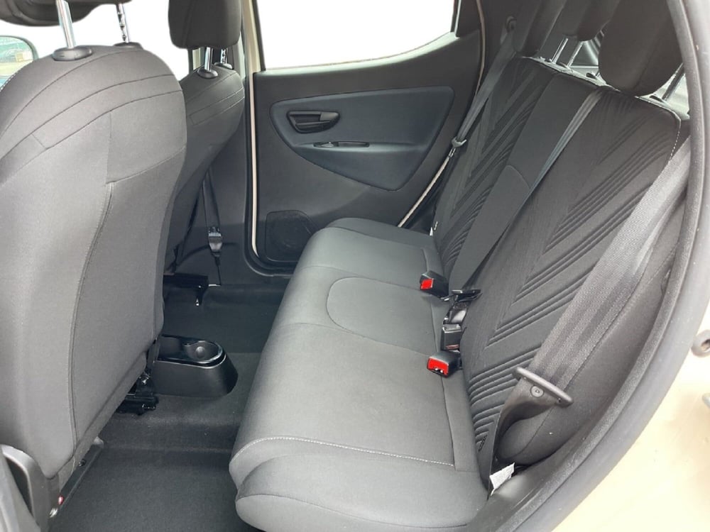 Lancia Ypsilon usata a Torino (9)