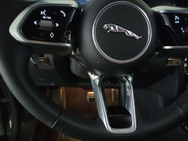 Jaguar E-Pace usata a Milano (11)