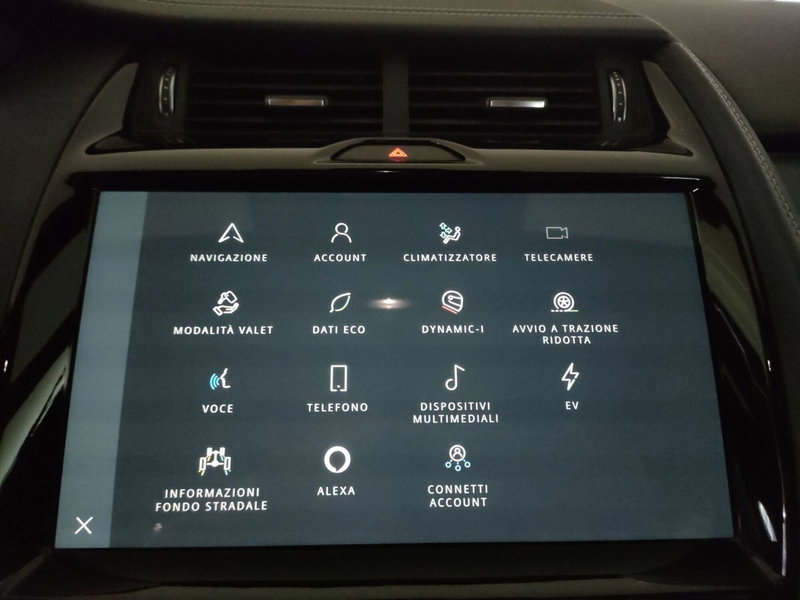 Jaguar E-Pace usata a Milano (14)