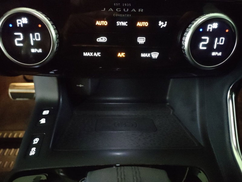 Jaguar E-Pace usata a Milano (18)