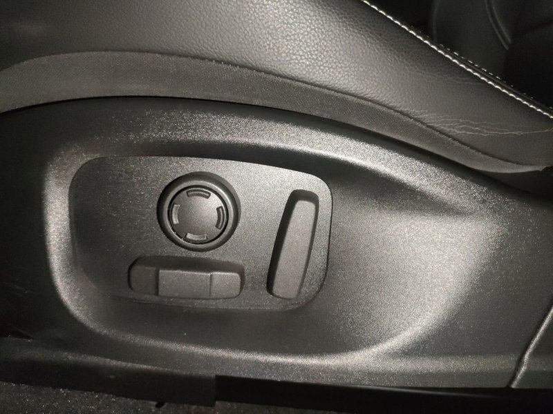 Jaguar E-Pace usata a Milano (20)