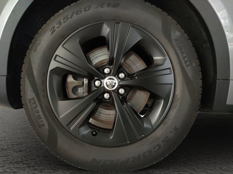 Jaguar E-Pace usata a Milano (9)