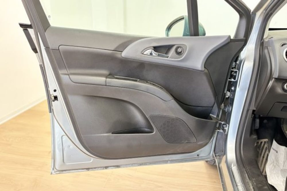 Opel Meriva usata a Latina (12)