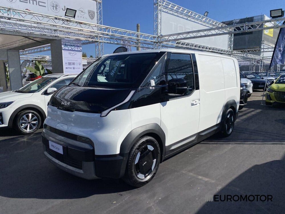 Kia PV5 nuova a Bari
