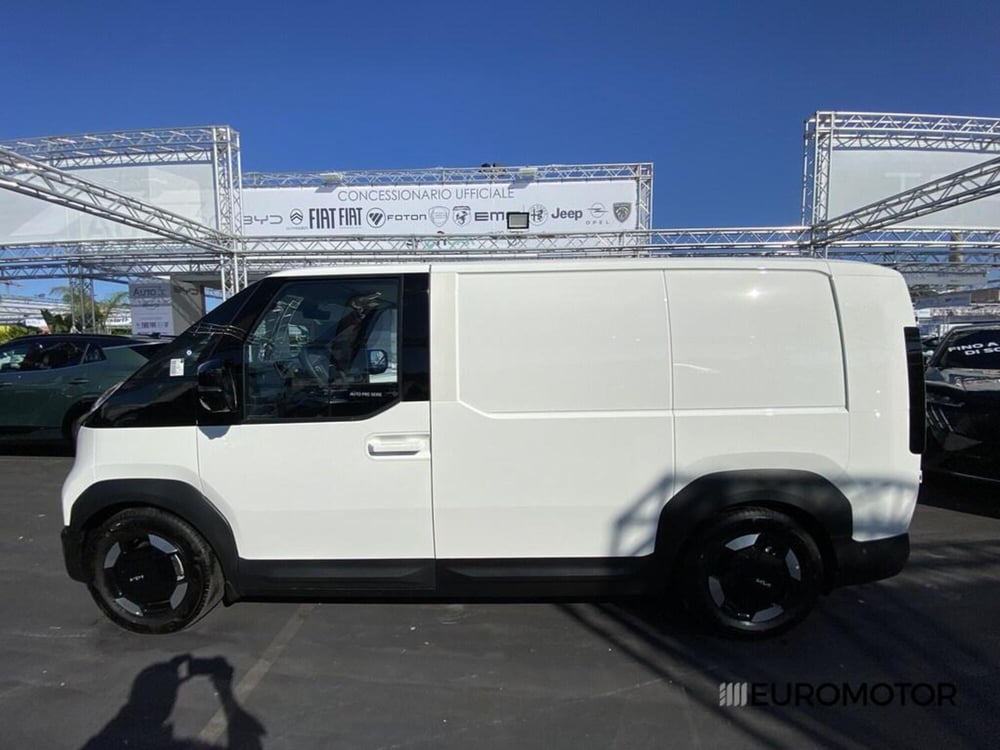 Kia PV5 nuova a Bari (13)