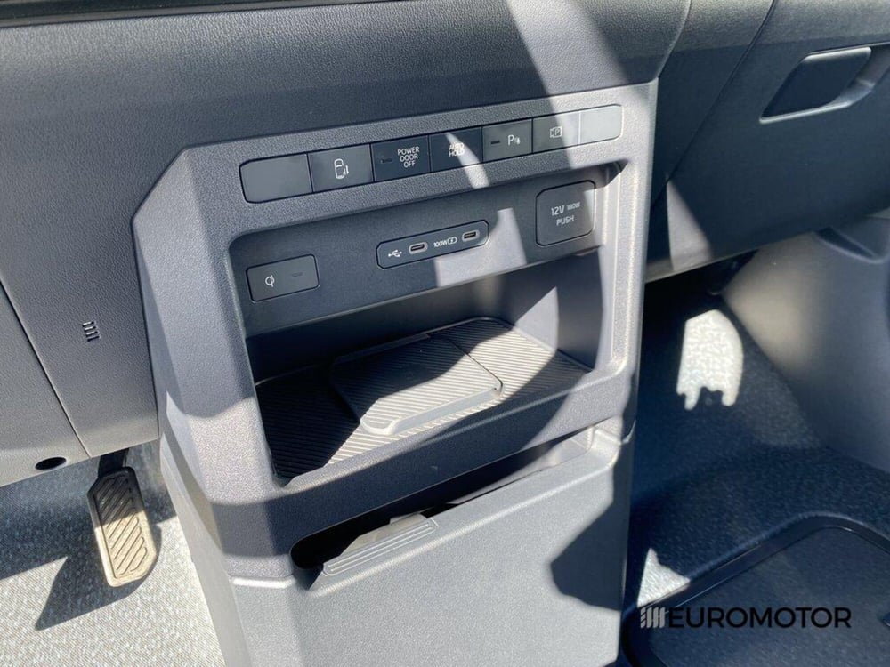 Kia PV5 nuova a Bari (15)