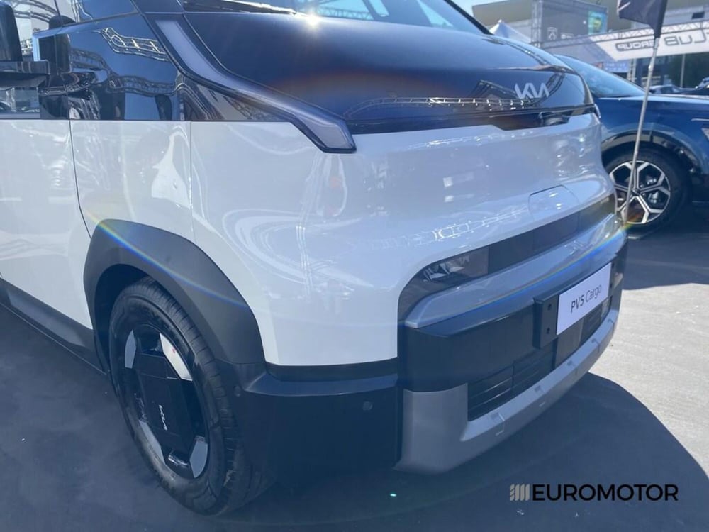 Kia PV5 nuova a Bari (4)