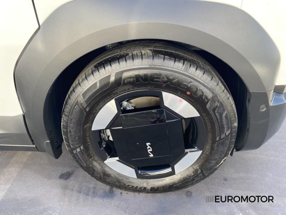 Kia PV5 nuova a Bari (5)